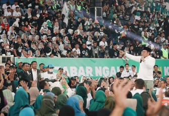 Calon wakil Presiden (Cawapres) nomor urut 01 Muhaimin Iskandar saat berkampanye di Lapangan Nagreg, Kabupaten Bandung, Jawa Barat, Kamis (8/2/2024).