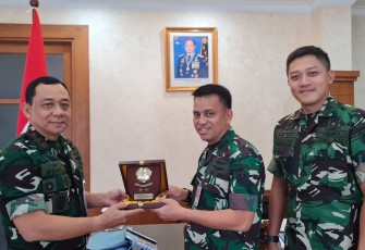 Mayor Adm  resmi menjabat Pemegang Kas (Pekas) Seskoau menggantikan Mayor Adm Nur Reza Ambo Enre, yang ditandai dengan pelaporan serahterima jabatan dan penandatanganan memorandum di depan Komandan Seskoau, Marsda TNI Eding Sungkana, S.A.B., M.Tr (Han) bertempat di ruang kerja Komandan Seskoau, Lembang Bandung Barat, Senin (22/1/2024)