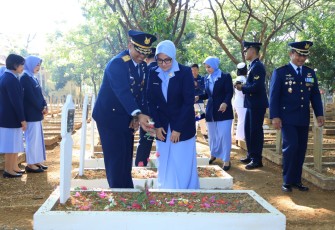 Danlanud Sultan Hasanuddin Melaksanakan Ziarah Nasional Peringatan HUT TNI Ke-79