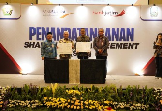 Penandatanganan Shareholder Agreement (SHA) di Ballroom Hotel Sheraton Grand Jakarta. Penandatanganan dilakukan oleh Direktur Utama Bank Jatim, Busrul Iman dan Sekretaris Daerah Provinsi Sulawesi Tenggara Arsun Lio pada, Selasa (24/12)