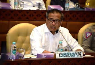 Sekretaris Jenderal (Sekjen) Kementerian PUPR Mohammad Zainal Fatah mewakili Menteri PUPR Basuki Hadimuljono dalam Rapat Evaluasi bersama Komisi V DPR RI di Jakarta, Kamis (18/1/2023)