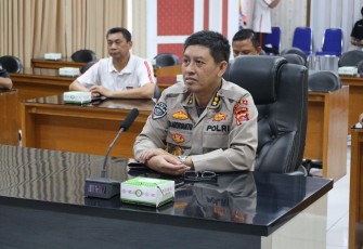 Forum Belajar bersama dengan narasumber Prof. Rheinald Kasali secara daring (Online) yang dipimpin oleh Kaposko Persisi Mabes Polri Kepala Divisi (Kadiv) Teknologi, Informasi dan Komunikasi elektronika (TIK) Polri Irjen. Pol. Slamet Uliandi dilaksanakan di Ruang Vicon Polda Banten pada Jumat (02/02). 