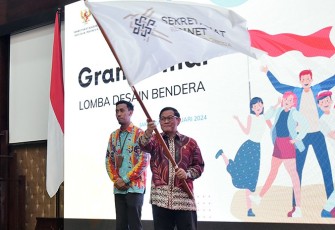 Seskab Pramono Anung menghadiri acara Final Lomba Desain Bendera Sekretariat Kabinet yang digelar di Aula Gedung III Kementerian Sekretariat Negara, Jakarta, Selasa (30/01/2024)