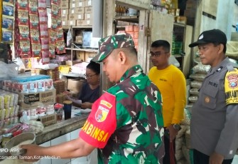 Babinsa Koramil 01/Taman Cek Harga Sembako