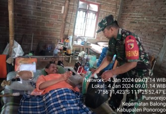 Babinsa Kodim 0802/Ponorogo Sambangi Warga Sakit