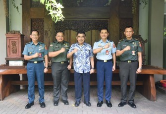Perwakilan TNI Kunjungi Kediaman Jenderal TNI (Purn) Fachrul Razi