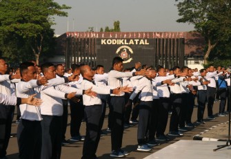 Dankodiklatal Olah Raga Rutin Bersama Personel