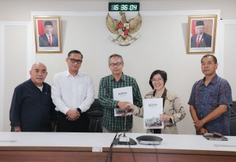  Plh. Dirjen Bina Administrasi Kewilayahan Dr. Drs. Amran, MT yang membuka rapat, Kamis  (15/8/2024).