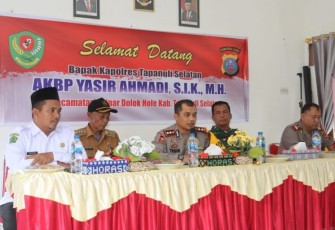 Kapolres Tapsel, AKBP Yasir Ahmadi, saat tatap muka dengan masyarakat.
