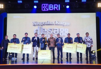 MenKopUKM Teten Masduki dalam acara Nugraha Karya Desa BRILiaN 2023 di Menara BRILiaN, Jakarta, Rabu Malam (10/1/2024)