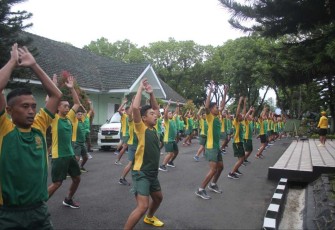 Pembinaan kesegaran jasmani (Garjas A) di Menarmed 2 Kostrad, Rabu (24/01/2024).