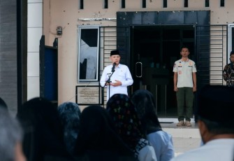 Bupati Pasaman Sabar AS pimpin apel pagi di halaman kantor Camat Rao, Rabu (10/1/2024)