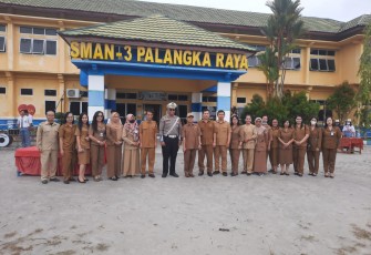 Ditlantas Polda Kalteng sosialisasikan larangan penggunaan knalpot brong kepada siswa SMA dan SMK di Kota Palangka Raya, Senin (15/1/2024)