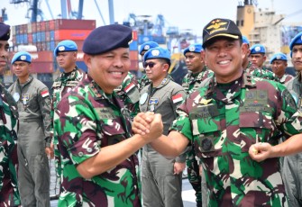 Penyematan Brevet yang digelar di atas Gladak KRI Frans Kaisefo (FKO-368) yang sandar di Dermaga Kolinlamil, Tanjung Priok, Jakarta Utara