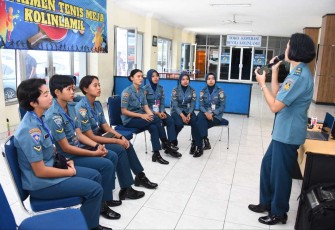 Dinas Penerangan sebagai pelaksana dalam menyampaikan informasi secara cepat dan tepat tentang TNI Angkatan Laut khususnya Kolinlamil kepada masyarakat, menuntut personel memiliki kemampuan public speaking yang profesional dalam melatih sumber daya manusia yang unggul