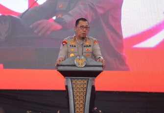 Kapolda Kepulauan Riau Irjen Pol. Drs. Yan Fitri Halimansyah, M.H pada kegiatan ramah tamah bersama perangkat desa dan masyarakat Natuna di Gedung Sri Serindit. Jl. Yos Sudarso Kelurahan Batu Hitam Kecamatan Bunguran Timur Kabupaten Natuna. Rabu (03/07/2024).
