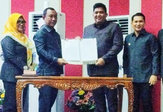 Rapat Paripurna DPRD Bintan Menyetujui APBD Bintan 2023 Menjadi Ranperda Pertanggungjawaban 