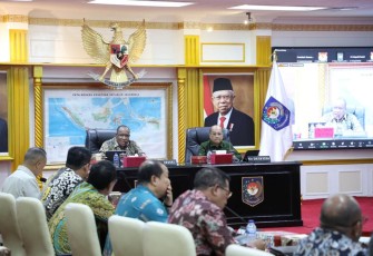 Wamendagri John Wempi Wetipo dalam rapat tindak lanjut pendanaan dan updating data beasiswa SUP di Ruang Sidang Utama (RSU) Kantor Pusat Kemendagri, Jakarta, Kamis (11/1/2024).