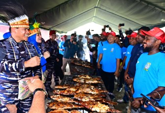 TNI AL Gelar Bakti Sosial dan Kesehatan di Papua 
