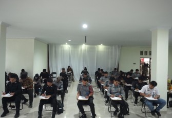 Lembaga Pemasyarakatan (Lapas) Kelas IIA Cilegon memberikan langkah nyata dalam mewujudkan budaya kerja yang profesional, akuntabel, sinergi, transparan, dan inovatif (PASTI) melalui kegiatan assessment pegawai yang digelar hari ini, Jum'at (12/01)