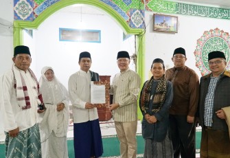Gubernur Bengkulu Serahkan Surat Persetujuan Hibah Lahan Pemprov ke Kantor Kemenag Kepahiang