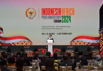 Menteri Luar Negeri RI, Retno Marsudi saat menyampaikan sambutan kunci pada pembukaan Indonesia – Africa Parliamentary Forum (IAPF) pertama di Nusa Dua, Bali pada Minggu, (19/2024). Indonesia terus berkomitmen untuk mempererat hubungan ini dengan mewujudkan Semangat Bandung ke dalam kerja sama praktis yang menguntungkan. (Amiriyandi/Infopublik)