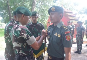 Danyonarmed 1 Kostrad Mayor Arm Ihalauw Garry Herlambang, S.Sos., saat Lepas Prajurit Terbaiknya