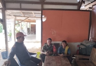 Babinsa Desa Pangkur Komsos Bersama Tokoh Masyarakat