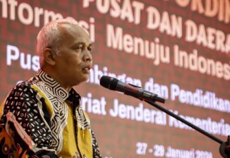 Kepala Pusbimdik Khonghucu Sekretariat Jenderal Susari saat memberikan sambutan pada Rapat Koordinasi Pusat dan Daerah Pendidikan dan Bimbingan Khonghucu di Magelang, Minggu (28/1/2024).