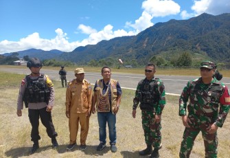 Kepala Badan Nasional Penanggulangan Bencana (BNPB) Letjen TNI Suharyanto, S. Sos., M.M menugaskan Deputi Bidang Penanganan Darurat BNPB Mayjen TNI Fajar Setyawan, S.I.P untuk terjun langsung ke lokasi terdampak banjir bandang dan tanah longsor di wilayah Kabupaten Inyan Jaya, Papua Tengah pada Senin (12/2)