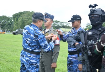 Pangkoopsud I Marsda TNI Mohammad Nurdin beserta Dankopasgat Marsda TNI Yudi Bustami, S.Sos., menjadi Inspektur Upacara Bersama dalam upacara penutupan Latihan Matra Udara II Jalak Sakti Koopsud I dan Trisula Perkasa Kopasgat Tahun 2024