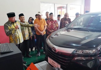 Gubernur Bengkulu Rohidin Mersyah meresmikan Teaching Factory 'teknik kendaraan ringan' Sekolah Menengah Kejuruan (SMK) Negeri 1 Air Rambai Kec. Curup Rejang Lebong (RL) pada Sabtu (27/01/2024)