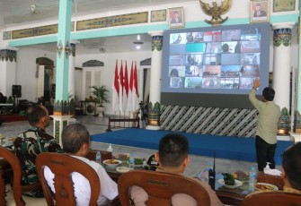 Tampak dalam rombongan yang dipimpin Danrem 081/DSJ Kolonel Inf H. Sugiyono, antara lain Pj. Bupati Madiun H. Tontro Pahlawanto, Dandim 0803/Madiun Letkol Inf Meina Helmi, Kapolres Madiun AKBP Muhammad Ridwan, Kapolres Madiun Kota AKBP Catur Cahyono Wibowo