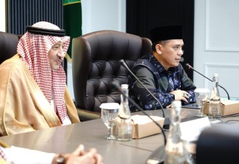 Wakil Menteri Agama RI, Saiful Rahmat Dasuki menerima kunjungan Wakil Menteri Luar Negeri (Wamenlu) Arab Saudi, Waleed Abdulkarim di Kantor Kementerian Agama Jl. Lapangan Banteng, Jakarta Pusat