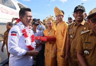 Gubernur Kepulauan Riau H. Ansar Ahmad didampingi jajaran kepala Organisasi Perangkat Daerah (OPD) saat melakukan kunjungan kerja 