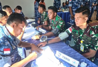 Prajurit Lanudal Biak Sumbangkan Darah dan Bazar di Hari Bhakti Ke-77 TNI AU 2024