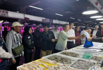 Peserta Benchmarking Study Kunjungi Pasar Hongqiang