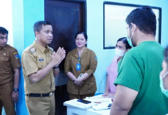Penjabat Wali Kota Tebing Tinggi saat Kunjungi RSUD dr. Kumpulan Pane dan TC Sosial