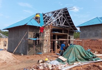 Realisasi pengerjaan empat rumah contoh di Tanjung Banon sudah mencapai 84 persen