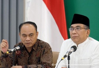 Menkominfo Budi Arie Setiadi dalam konferensi pers usai pertemuan dengan Ketua Umum Pengurus Besar Nahdlatul Ulama (PBNU) K.H. Yahya Cholil Staquf di Kantor Pusat PBNU, Jakarta Pusat, Kamis (18/1/2023).