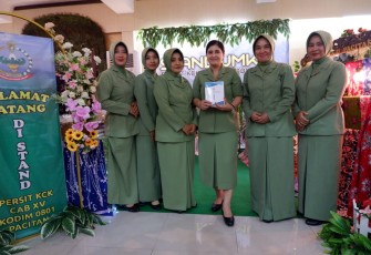 Persit KCK Cabang XV Kodim 0801/Pacitan mengikuti Bazar murah yang diselenggarakan oleh Korem 081/DSJ, untuk memasarkan dan menggelar hasil produk UMKM yang menjadi unggulan Kab. Pacitan
