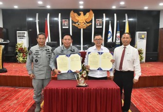 Kepala Bakamla RI Laksdya TNI Dr. Irvansyah, S.H., M.Tr.,Oplsa., saat Tanda Tangani Kerja Sama dengan Universitas Sam Ratulangi.