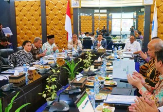 Rombongan komisi IX DPR RI diterima di Ruang Rapat II Bandar Seri Bentan, Rabu (28/02).