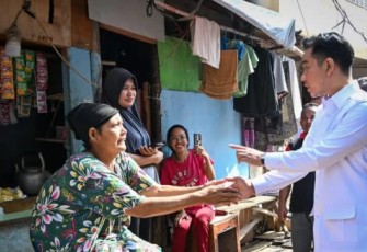 Wapres Gibran saat mengunjungi warga di Muara Angke Jakarta, Rabu (20/11)