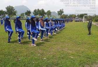 Latih siswa Peraturan Baris Berbaris 