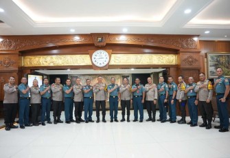 Foto bersama jajaran Polda Jatim 