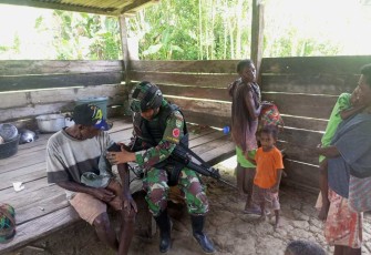 Sambangi warga berikan pelayanan kesehatan 