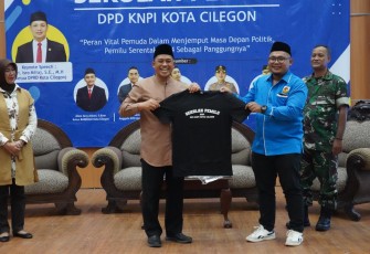 Wakil Walikota Cilegon Sanuji Pentamarta saat menghadiri pembukaan sekolah pemilu KNPI Kota Cilegon, Sabtu (20/1)