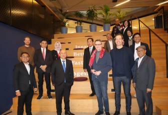 MenkopUKM Teten Masduki saat di Den Haag Belanda, bersama lembaga World Startup, Rabu (24/1)