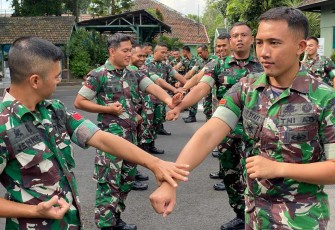 Latihan seni bela diri militer prajurit Menarmed 2 Kostrad, Rabu (24/1)